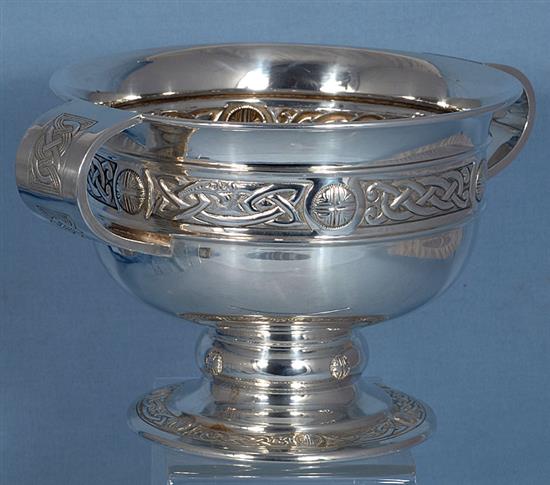A George V Arts & Crafts silver rose bowl, Dia to handles 258mm, weight 17.5oz/545grms